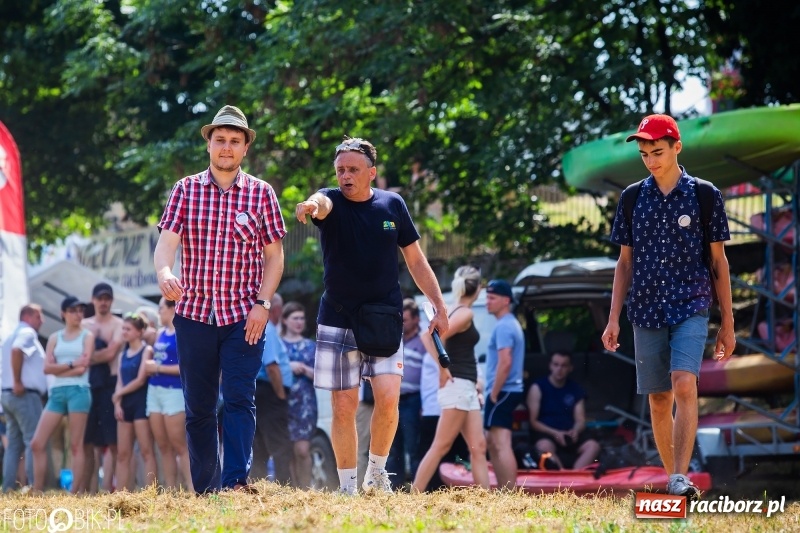 Zdjęcie w galerii na portalu naszraciborz.pl: Morsy spacerkiem, reszta powiosłuje albo włączy silniki. Skąd ruszy 22. Pływadło? wiadomości z regionu