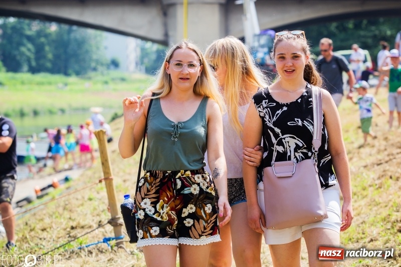 Zdjęcie w galerii na portalu naszraciborz.pl: Morsy spacerkiem, reszta powiosłuje albo włączy silniki. Skąd ruszy 22. Pływadło? wiadomości z regionu