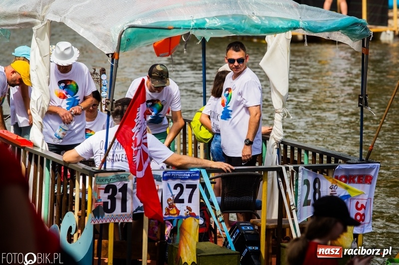 Zdjęcie w galerii na portalu naszraciborz.pl: Morsy spacerkiem, reszta powiosłuje albo włączy silniki. Skąd ruszy 22. Pływadło? wiadomości z regionu