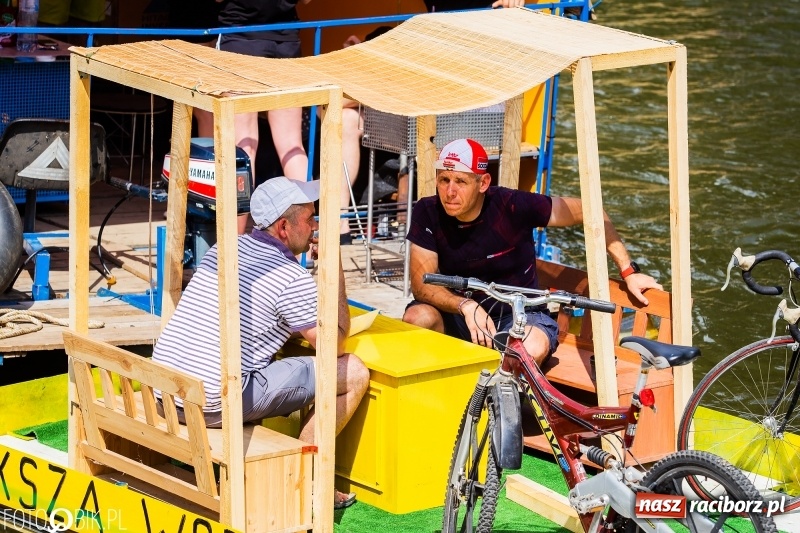 Zdjęcie w galerii na portalu naszraciborz.pl: Morsy spacerkiem, reszta powiosłuje albo włączy silniki. Skąd ruszy 22. Pływadło? wiadomości z regionu