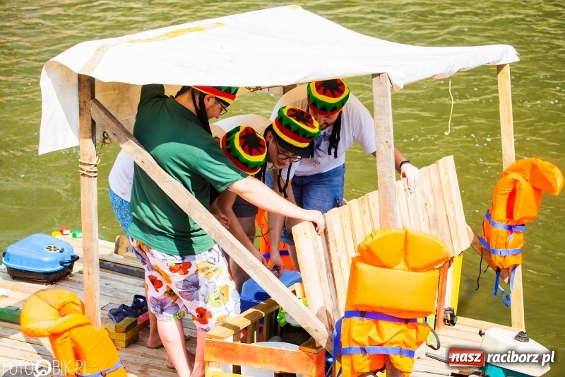 Zdjęcie w galerii na portalu naszraciborz.pl: Morsy spacerkiem, reszta powiosłuje albo włączy silniki. Skąd ruszy 22. Pływadło? wiadomości z regionu