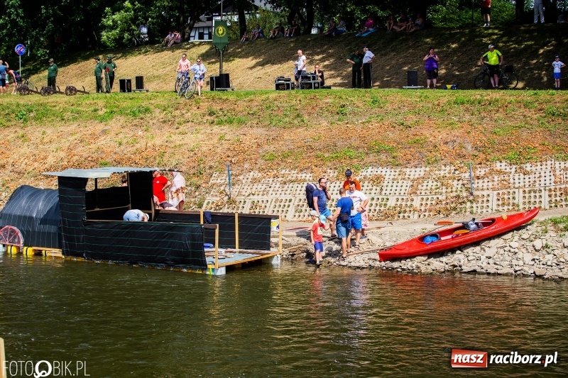 Zdjęcie w galerii na portalu naszraciborz.pl: Morsy spacerkiem, reszta powiosłuje albo włączy silniki. Skąd ruszy 22. Pływadło? wiadomości z regionu
