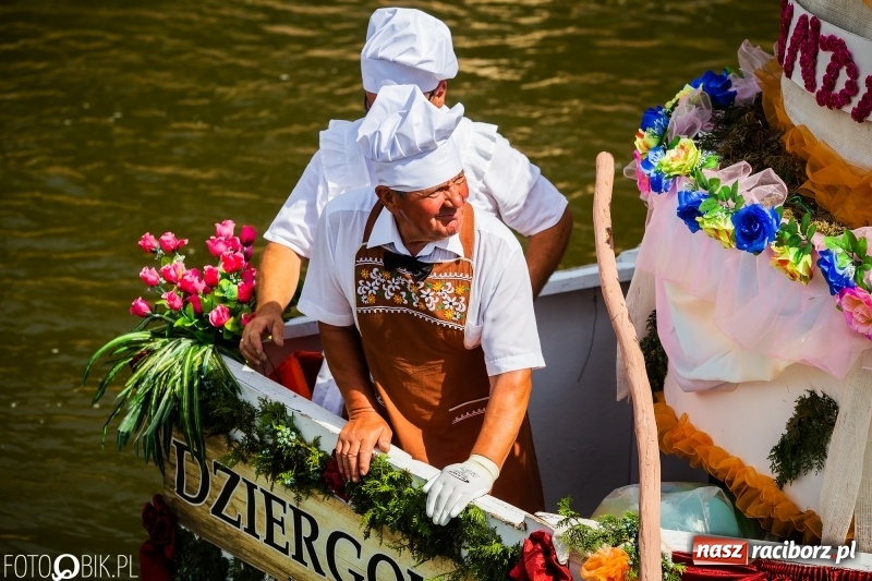 Zdjęcie w galerii na portalu naszraciborz.pl: Morsy spacerkiem, reszta powiosłuje albo włączy silniki. Skąd ruszy 22. Pływadło? wiadomości z regionu