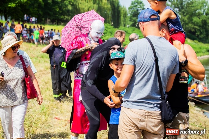 Zdjęcie w galerii na portalu naszraciborz.pl: Morsy spacerkiem, reszta powiosłuje albo włączy silniki. Skąd ruszy 22. Pływadło? wiadomości z regionu