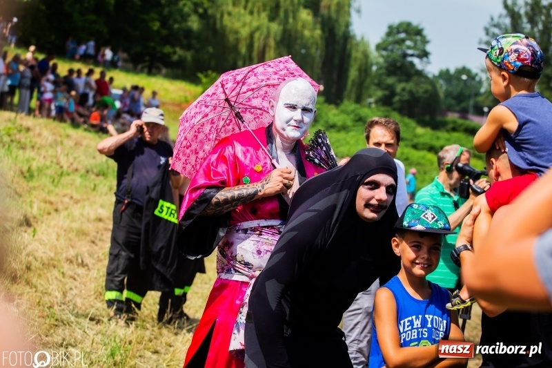 Zdjęcie w galerii na portalu naszraciborz.pl: Morsy spacerkiem, reszta powiosłuje albo włączy silniki. Skąd ruszy 22. Pływadło? wiadomości z regionu