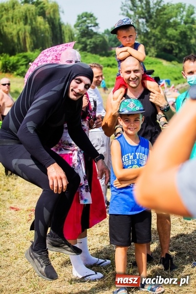 Zdjęcie w galerii na portalu naszraciborz.pl: Morsy spacerkiem, reszta powiosłuje albo włączy silniki. Skąd ruszy 22. Pływadło? wiadomości z regionu