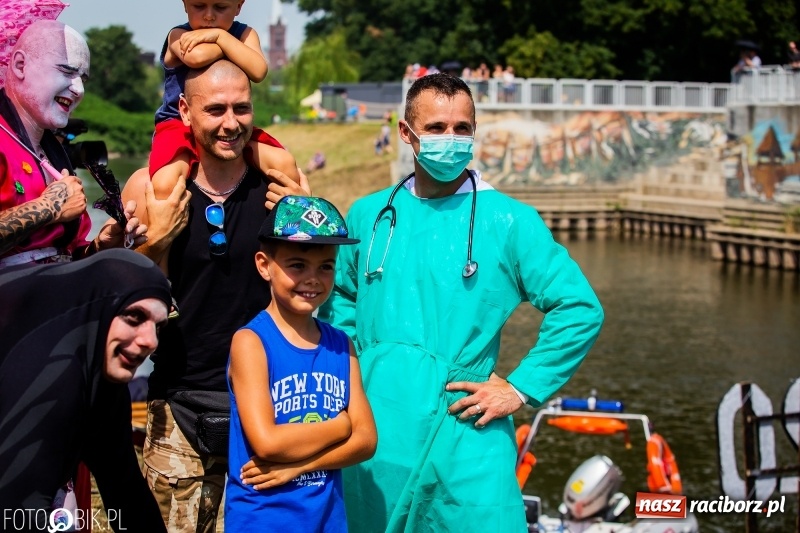 Zdjęcie w galerii na portalu naszraciborz.pl: Morsy spacerkiem, reszta powiosłuje albo włączy silniki. Skąd ruszy 22. Pływadło? wiadomości z regionu