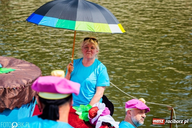 Zdjęcie w galerii na portalu naszraciborz.pl: Morsy spacerkiem, reszta powiosłuje albo włączy silniki. Skąd ruszy 22. Pływadło? wiadomości z regionu