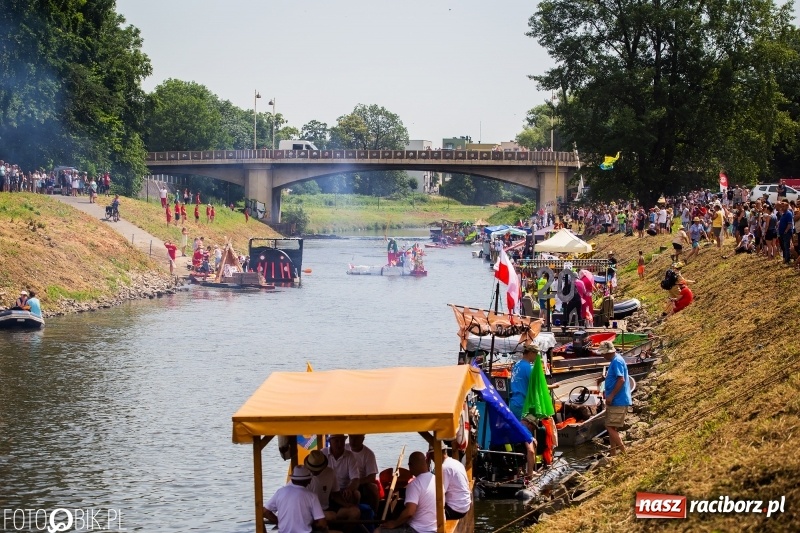 Zdjęcie w galerii na portalu naszraciborz.pl: Morsy spacerkiem, reszta powiosłuje albo włączy silniki. Skąd ruszy 22. Pływadło? wiadomości z regionu
