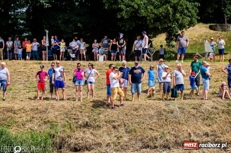 Zdjęcie w galerii na portalu naszraciborz.pl: Morsy spacerkiem, reszta powiosłuje albo włączy silniki. Skąd ruszy 22. Pływadło? wiadomości z regionu