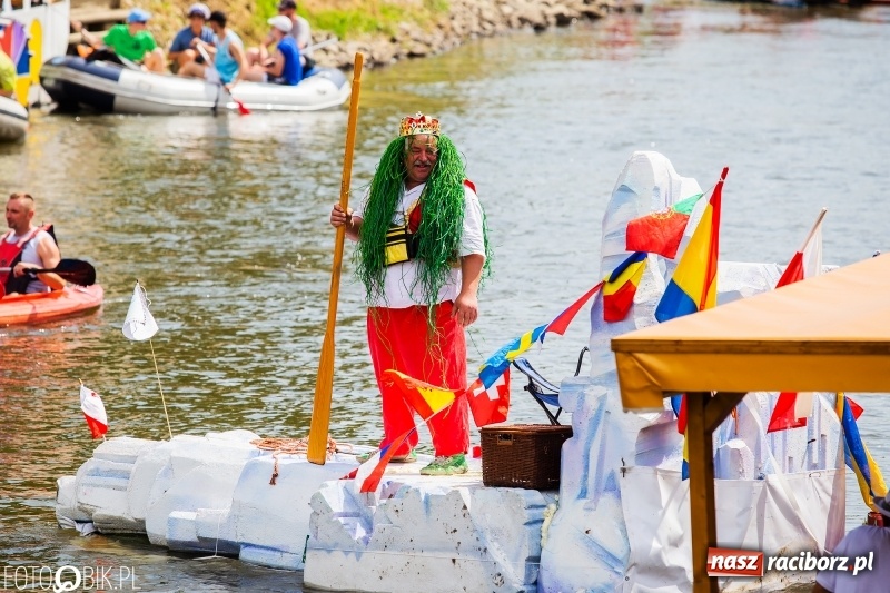 Zdjęcie w galerii na portalu naszraciborz.pl: Morsy spacerkiem, reszta powiosłuje albo włączy silniki. Skąd ruszy 22. Pływadło? wiadomości z regionu