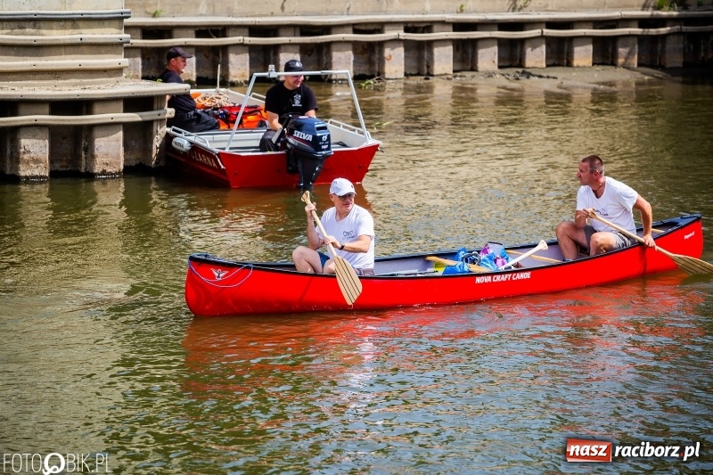 Zdjęcie w galerii na portalu naszraciborz.pl: Morsy spacerkiem, reszta powiosłuje albo włączy silniki. Skąd ruszy 22. Pływadło? wiadomości z regionu