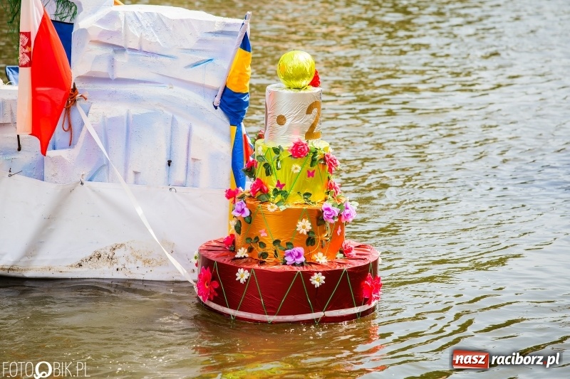 Zdjęcie w galerii na portalu naszraciborz.pl: Morsy spacerkiem, reszta powiosłuje albo włączy silniki. Skąd ruszy 22. Pływadło? wiadomości z regionu