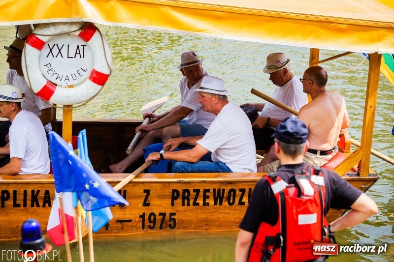 Zdjęcie w galerii na portalu naszraciborz.pl: Morsy spacerkiem, reszta powiosłuje albo włączy silniki. Skąd ruszy 22. Pływadło? wiadomości z regionu