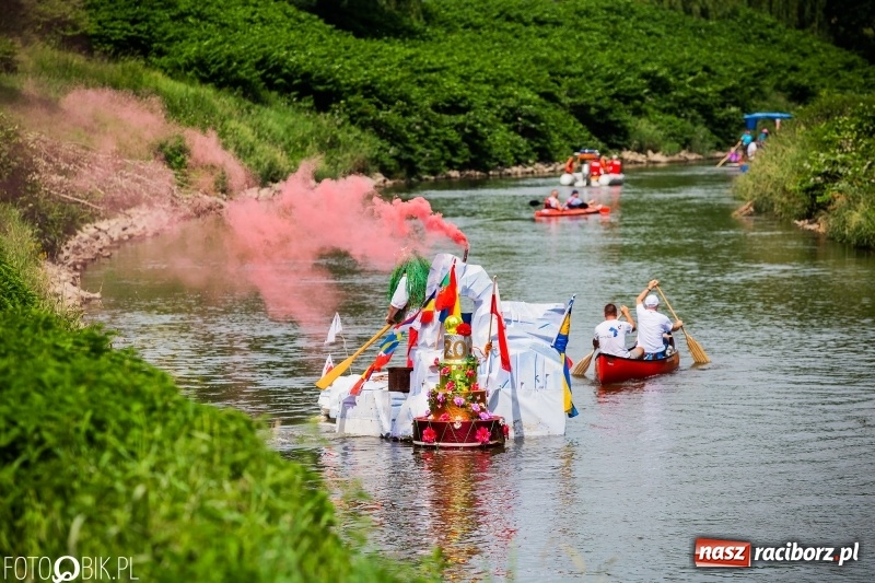 Zdjęcie w galerii na portalu naszraciborz.pl: Morsy spacerkiem, reszta powiosłuje albo włączy silniki. Skąd ruszy 22. Pływadło? wiadomości z regionu