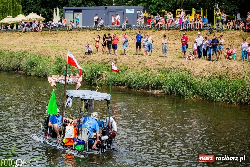 Zdjęcie w galerii na portalu naszraciborz.pl: Morsy spacerkiem, reszta powiosłuje albo włączy silniki. Skąd ruszy 22. Pływadło? wiadomości z regionu