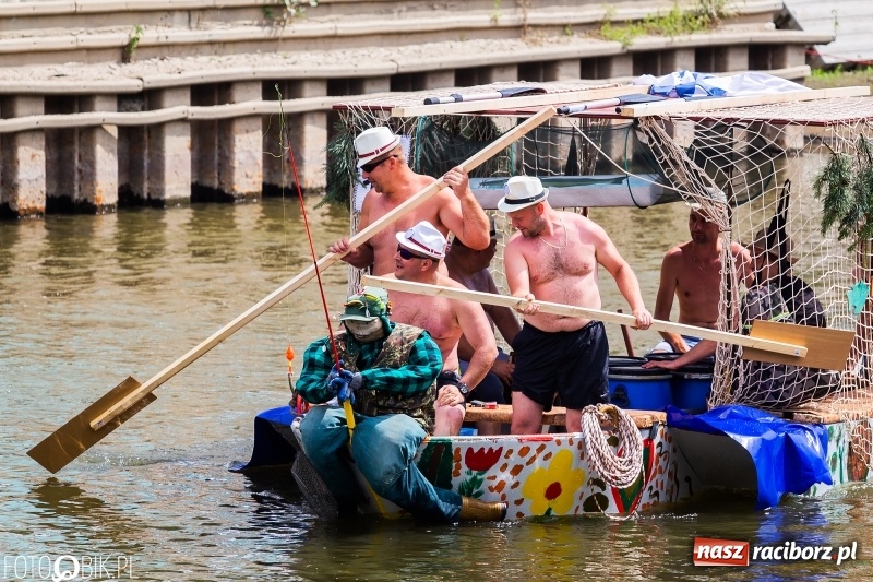Zdjęcie w galerii na portalu naszraciborz.pl: Morsy spacerkiem, reszta powiosłuje albo włączy silniki. Skąd ruszy 22. Pływadło? wiadomości z regionu