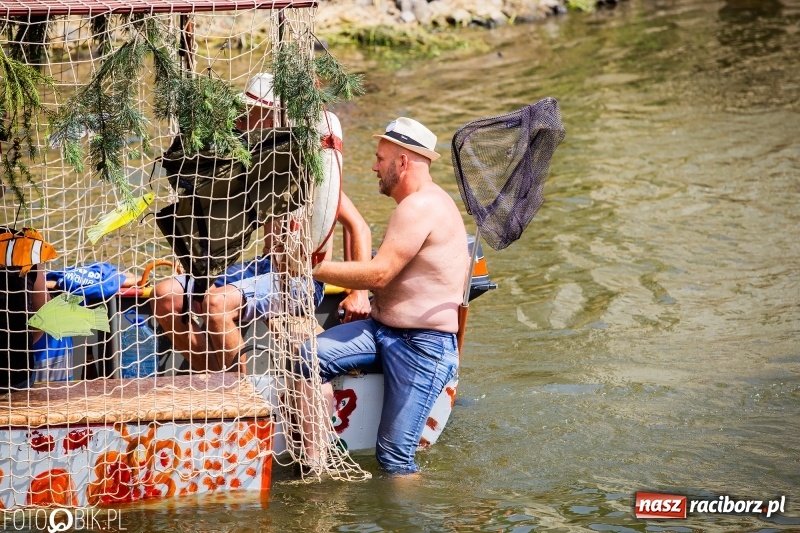 Zdjęcie w galerii na portalu naszraciborz.pl: Morsy spacerkiem, reszta powiosłuje albo włączy silniki. Skąd ruszy 22. Pływadło? wiadomości z regionu