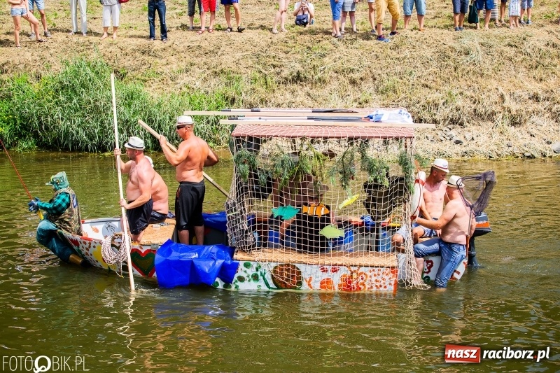 Zdjęcie w galerii na portalu naszraciborz.pl: Morsy spacerkiem, reszta powiosłuje albo włączy silniki. Skąd ruszy 22. Pływadło? wiadomości z regionu