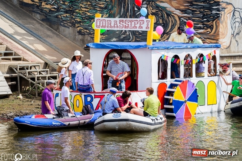 Zdjęcie w galerii na portalu naszraciborz.pl: Morsy spacerkiem, reszta powiosłuje albo włączy silniki. Skąd ruszy 22. Pływadło? wiadomości z regionu