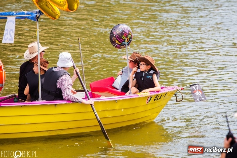 Zdjęcie w galerii na portalu naszraciborz.pl: Morsy spacerkiem, reszta powiosłuje albo włączy silniki. Skąd ruszy 22. Pływadło? wiadomości z regionu