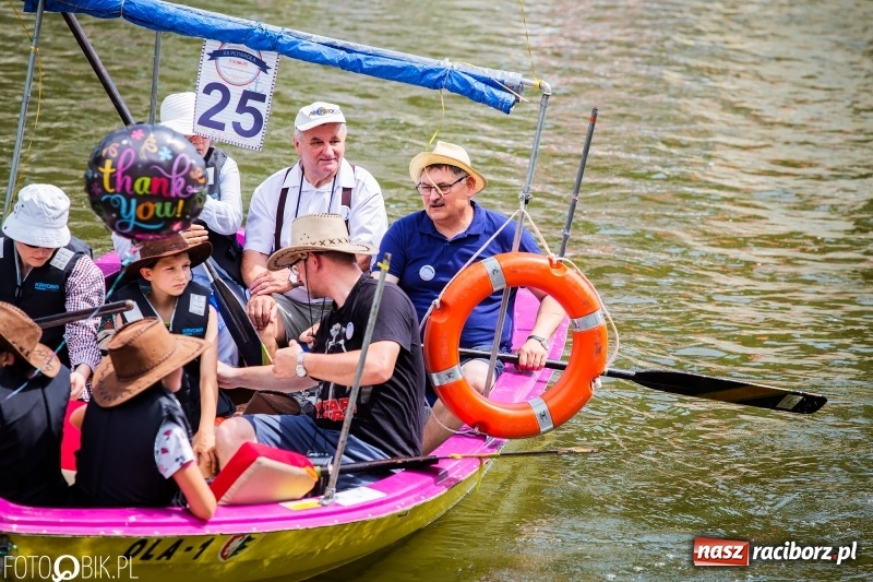 Zdjęcie w galerii na portalu naszraciborz.pl: Morsy spacerkiem, reszta powiosłuje albo włączy silniki. Skąd ruszy 22. Pływadło? wiadomości z regionu