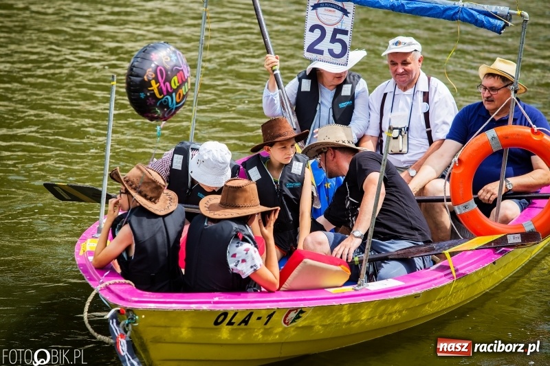 Zdjęcie w galerii na portalu naszraciborz.pl: Morsy spacerkiem, reszta powiosłuje albo włączy silniki. Skąd ruszy 22. Pływadło? wiadomości z regionu