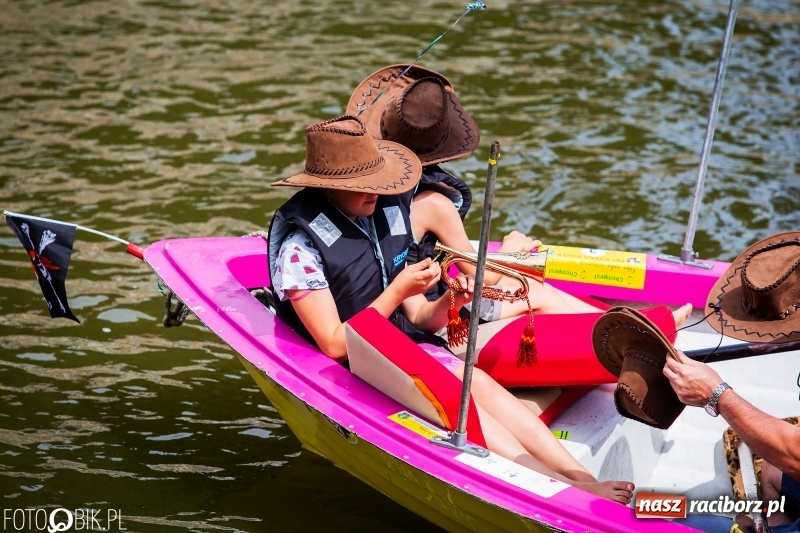 Zdjęcie w galerii na portalu naszraciborz.pl: Morsy spacerkiem, reszta powiosłuje albo włączy silniki. Skąd ruszy 22. Pływadło? wiadomości z regionu