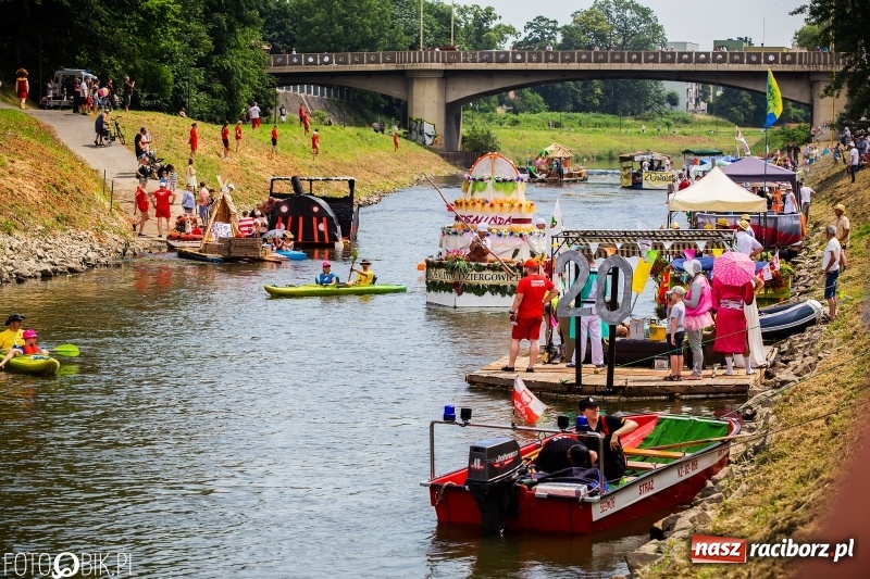 Zdjęcie w galerii na portalu naszraciborz.pl: Morsy spacerkiem, reszta powiosłuje albo włączy silniki. Skąd ruszy 22. Pływadło? wiadomości z regionu