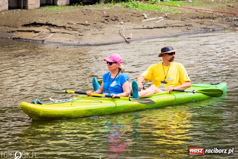 Zdjęcie w galerii na portalu naszraciborz.pl: Morsy spacerkiem, reszta powiosłuje albo włączy silniki. Skąd ruszy 22. Pływadło? wiadomości z regionu