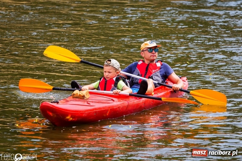 Zdjęcie w galerii na portalu naszraciborz.pl: Morsy spacerkiem, reszta powiosłuje albo włączy silniki. Skąd ruszy 22. Pływadło? wiadomości z regionu