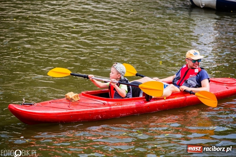 Zdjęcie w galerii na portalu naszraciborz.pl: Morsy spacerkiem, reszta powiosłuje albo włączy silniki. Skąd ruszy 22. Pływadło? wiadomości z regionu