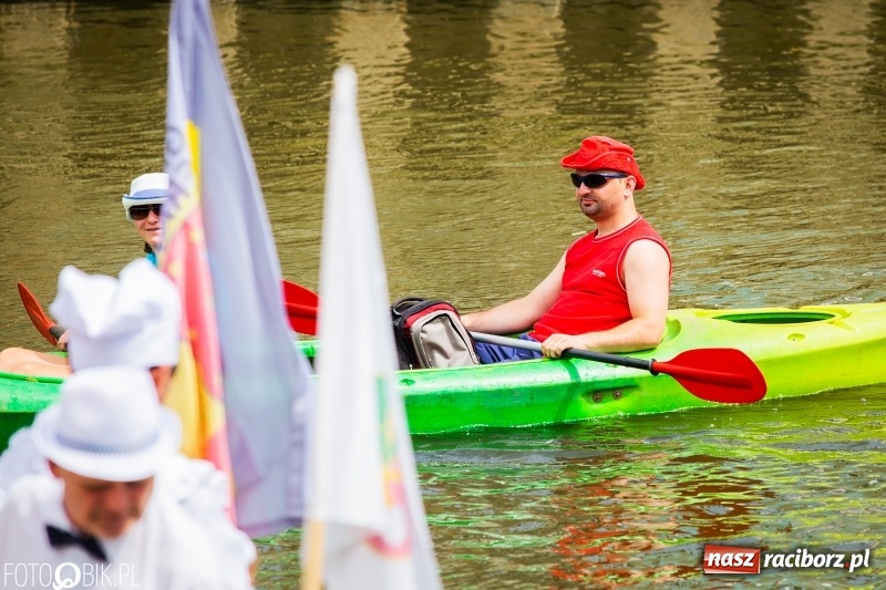 Zdjęcie w galerii na portalu naszraciborz.pl: Morsy spacerkiem, reszta powiosłuje albo włączy silniki. Skąd ruszy 22. Pływadło? wiadomości z regionu