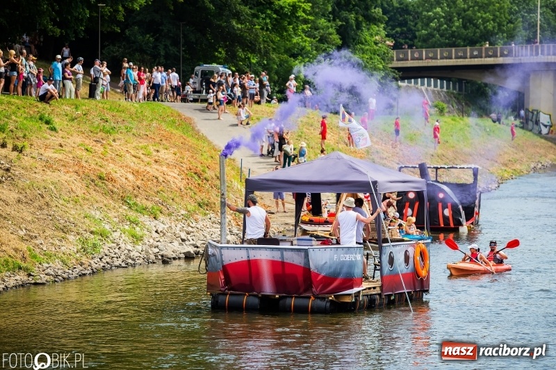 Zdjęcie w galerii na portalu naszraciborz.pl: Morsy spacerkiem, reszta powiosłuje albo włączy silniki. Skąd ruszy 22. Pływadło? wiadomości z regionu