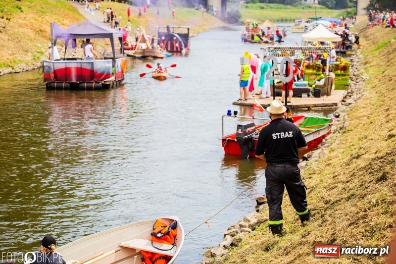 Zdjęcie w galerii na portalu naszraciborz.pl: Morsy spacerkiem, reszta powiosłuje albo włączy silniki. Skąd ruszy 22. Pływadło? wiadomości z regionu