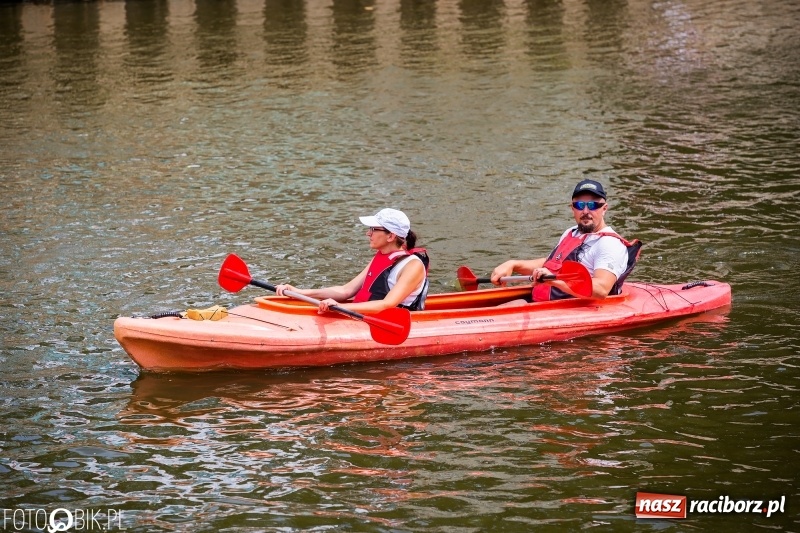 Zdjęcie w galerii na portalu naszraciborz.pl: Morsy spacerkiem, reszta powiosłuje albo włączy silniki. Skąd ruszy 22. Pływadło? wiadomości z regionu
