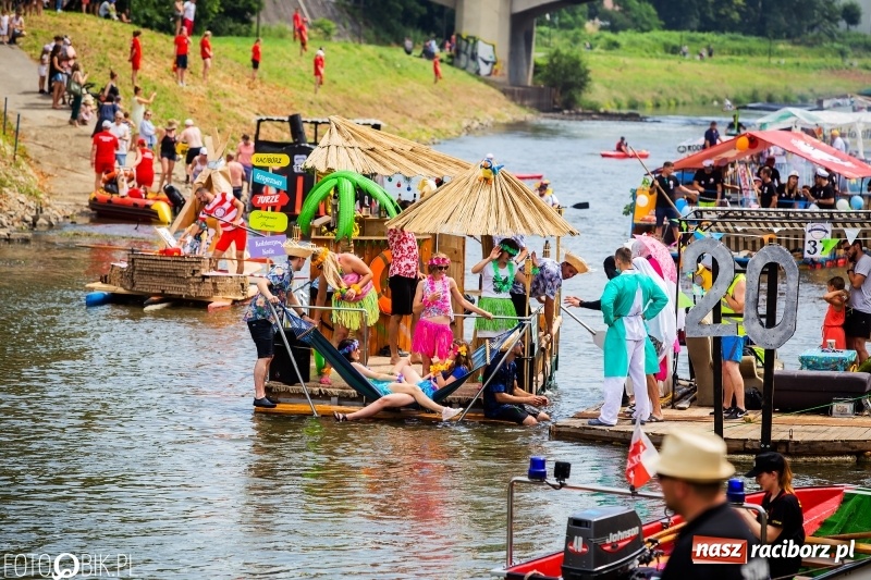 Zdjęcie w galerii na portalu naszraciborz.pl: Morsy spacerkiem, reszta powiosłuje albo włączy silniki. Skąd ruszy 22. Pływadło? wiadomości z regionu