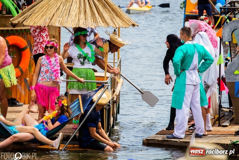 Zdjęcie w galerii na portalu naszraciborz.pl: Morsy spacerkiem, reszta powiosłuje albo włączy silniki. Skąd ruszy 22. Pływadło? wiadomości z regionu