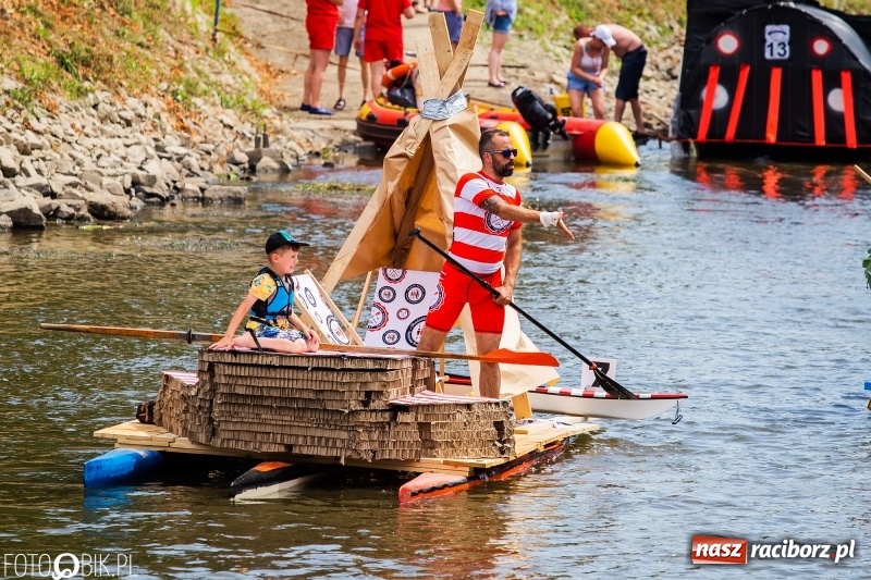 Zdjęcie w galerii na portalu naszraciborz.pl: Morsy spacerkiem, reszta powiosłuje albo włączy silniki. Skąd ruszy 22. Pływadło? wiadomości z regionu