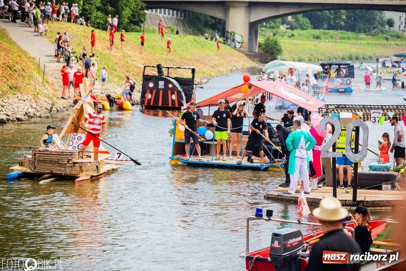 Zdjęcie w galerii na portalu naszraciborz.pl: Morsy spacerkiem, reszta powiosłuje albo włączy silniki. Skąd ruszy 22. Pływadło? wiadomości z regionu