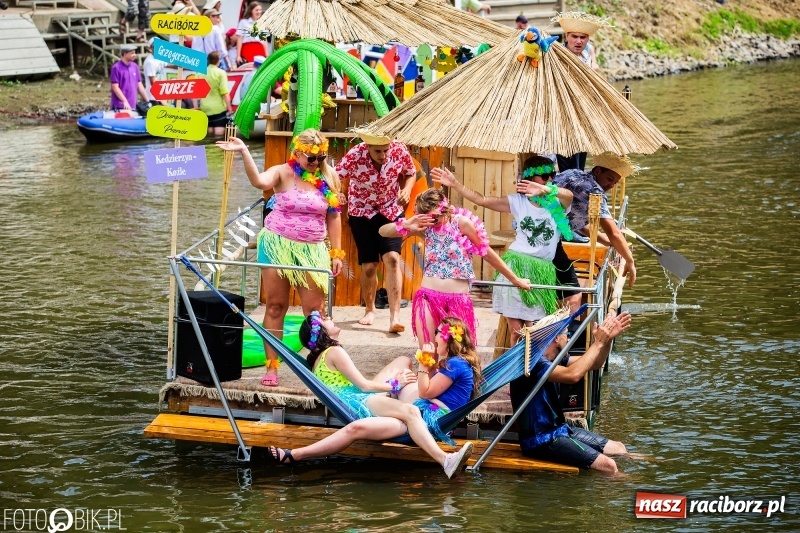 Zdjęcie w galerii na portalu naszraciborz.pl: Morsy spacerkiem, reszta powiosłuje albo włączy silniki. Skąd ruszy 22. Pływadło? wiadomości z regionu