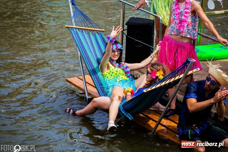 Zdjęcie w galerii na portalu naszraciborz.pl: Morsy spacerkiem, reszta powiosłuje albo włączy silniki. Skąd ruszy 22. Pływadło? wiadomości z regionu