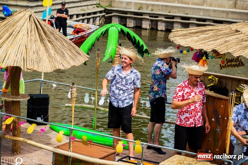 Zdjęcie w galerii na portalu naszraciborz.pl: Morsy spacerkiem, reszta powiosłuje albo włączy silniki. Skąd ruszy 22. Pływadło? wiadomości z regionu