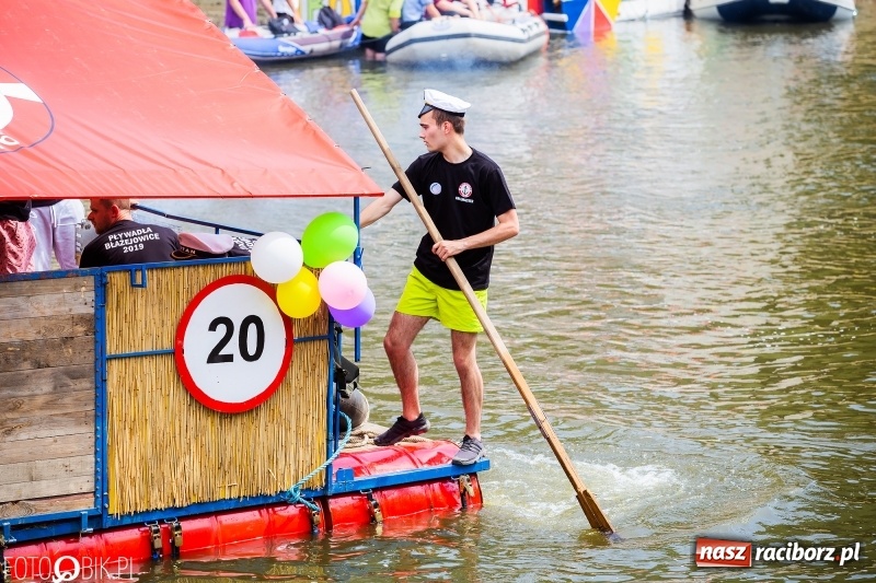Zdjęcie w galerii na portalu naszraciborz.pl: Morsy spacerkiem, reszta powiosłuje albo włączy silniki. Skąd ruszy 22. Pływadło? wiadomości z regionu