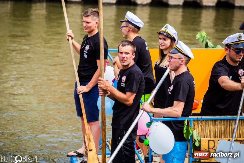 Zdjęcie w galerii na portalu naszraciborz.pl: Morsy spacerkiem, reszta powiosłuje albo włączy silniki. Skąd ruszy 22. Pływadło? wiadomości z regionu