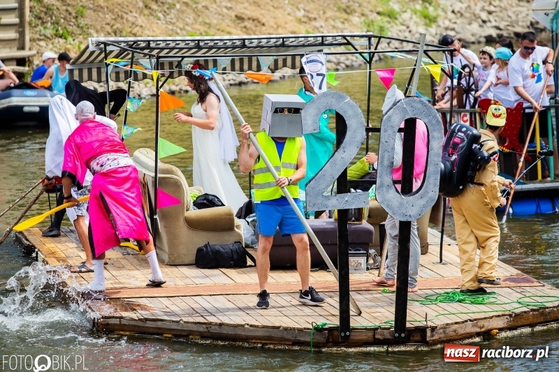 Zdjęcie w galerii na portalu naszraciborz.pl: Morsy spacerkiem, reszta powiosłuje albo włączy silniki. Skąd ruszy 22. Pływadło? wiadomości z regionu