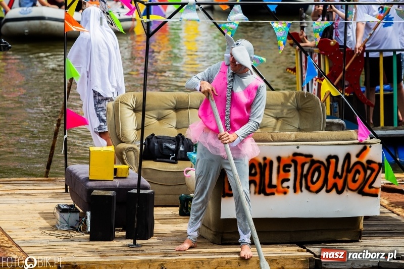 Zdjęcie w galerii na portalu naszraciborz.pl: Morsy spacerkiem, reszta powiosłuje albo włączy silniki. Skąd ruszy 22. Pływadło? wiadomości z regionu