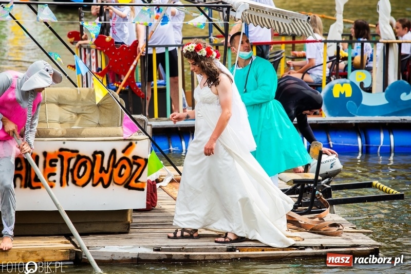 Zdjęcie w galerii na portalu naszraciborz.pl: Morsy spacerkiem, reszta powiosłuje albo włączy silniki. Skąd ruszy 22. Pływadło? wiadomości z regionu