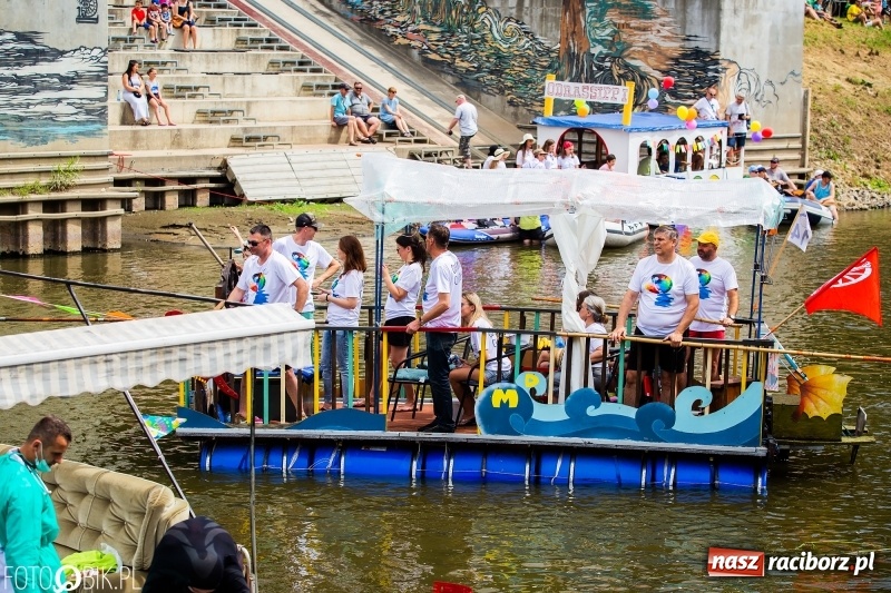 Zdjęcie w galerii na portalu naszraciborz.pl: Morsy spacerkiem, reszta powiosłuje albo włączy silniki. Skąd ruszy 22. Pływadło? wiadomości z regionu
