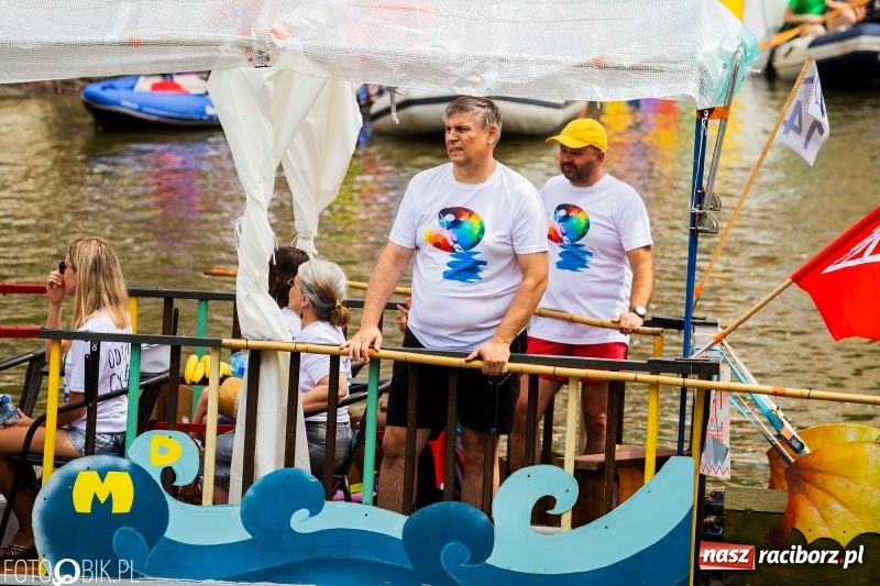 Zdjęcie w galerii na portalu naszraciborz.pl: Morsy spacerkiem, reszta powiosłuje albo włączy silniki. Skąd ruszy 22. Pływadło? wiadomości z regionu